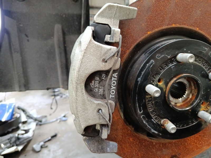 Recambio de pinza freno delantera izquierda para toyota yaris (_p21_, _pa1_, _ph1_) 1.5 (mxpa11) referencia OEM IAM 47750K0030  