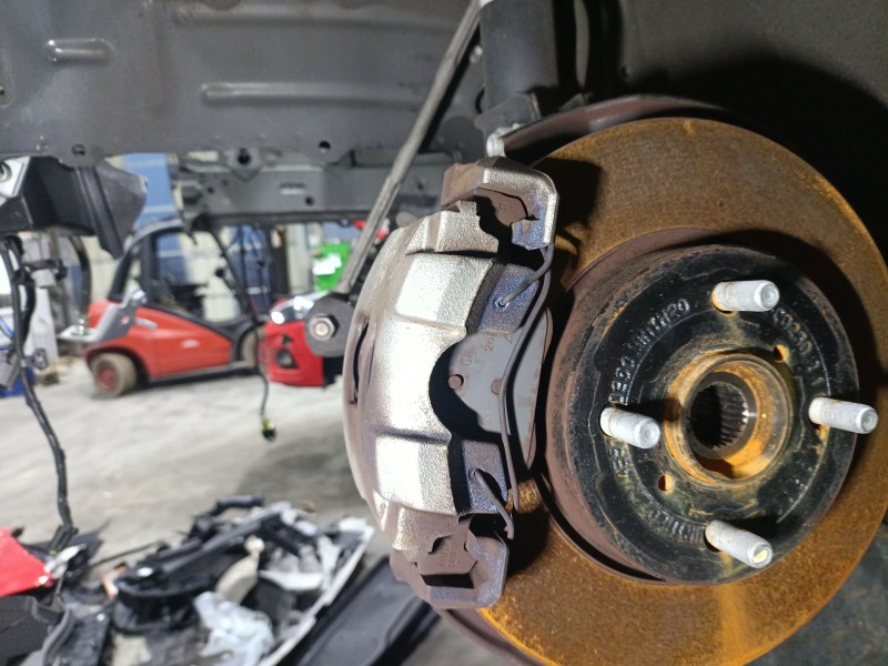 Recambio de pinza freno delantera izquierda para toyota yaris (_p13_) 1.0 (ksp130_) referencia OEM IAM 477500D070  