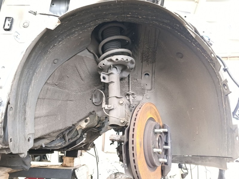 Recambio de paso de rueda delantero derecho para kia ceed (cd) 1.6 crdi 136 referencia OEM IAM 86812J7DA0  