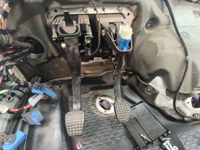 Recambio de pedal freno para iveco daily vi caja/chasis 33s15, 35s15, 35c15 referencia OEM IAM 5801492032  