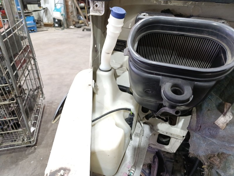 Recambio de deposito limpia para iveco daily vi caja/chasis 33s15, 35s15, 35c15 referencia OEM IAM 03801895  