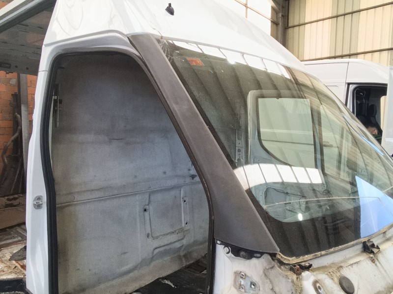 Recambio de moldura para iveco daily vi caja/chasis 33s15, 35s15, 35c15 referencia OEM IAM 5801546053  