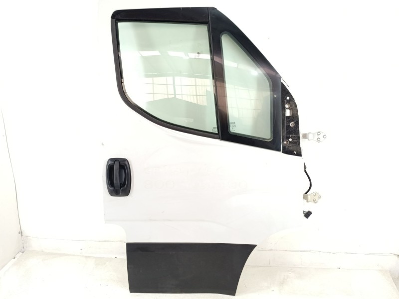 Recambio de puerta delantera derecha para iveco daily vi furgoneta 33s16, 35s16, 35c16, 40c16, 50c16 referencia OEM IAM 58015199