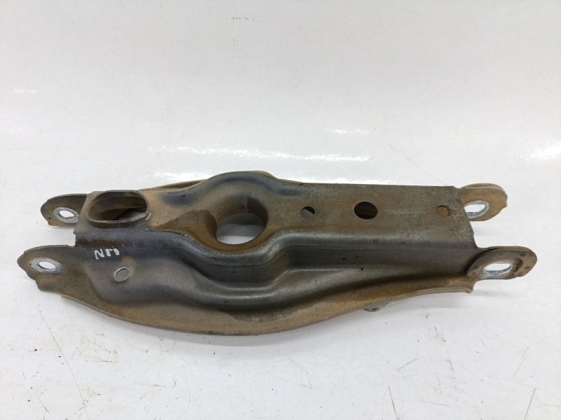 Recambio de brazo suspension inferior trasero izquierdo para bmw x1 (e84) sdrive 18 d referencia OEM IAM 33326772899  