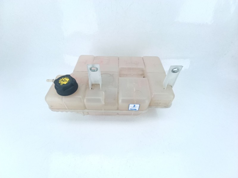 Recambio de deposito expansion para iveco daily vi furgoneta 33s16, 35s16, 35c16, 40c16, 50c16 referencia OEM IAM 504359964  