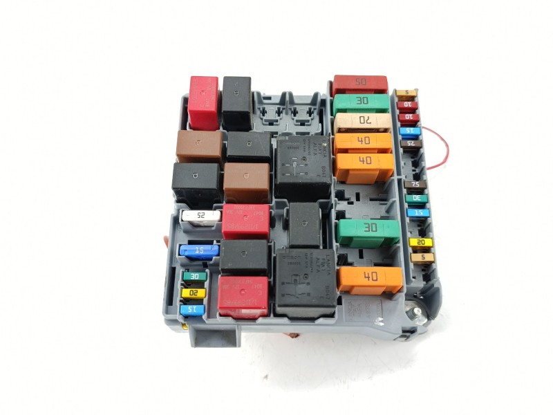 Recambio de caja reles / fusibles para iveco daily vi furgoneta 33s16, 35s16, 35c16, 40c16, 50c16 referencia OEM IAM 51905216  