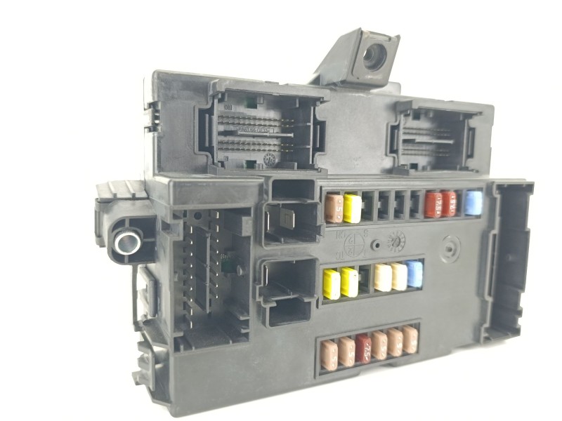 Recambio de caja reles / fusibles para iveco daily vi caja/chasis 33s15, 35s15, 35c15 referencia OEM IAM 5802001333  