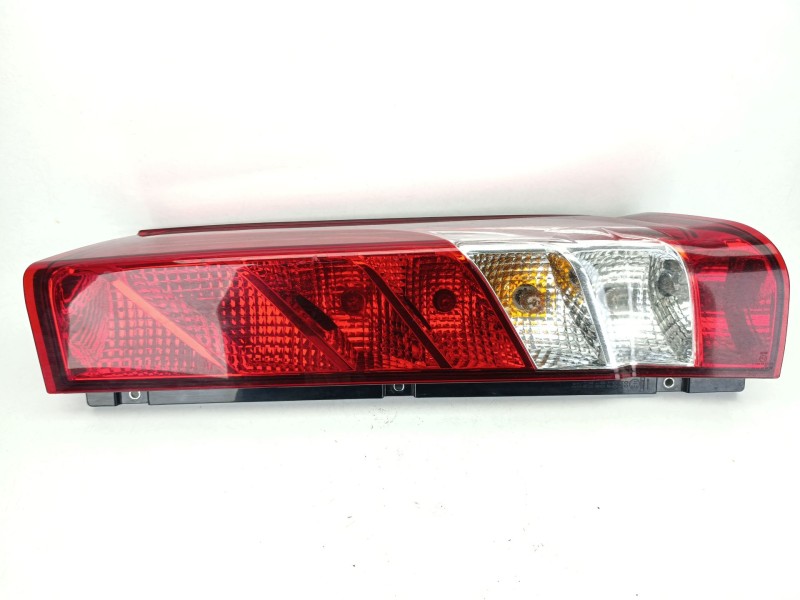 Recambio de piloto trasero derecho para iveco daily vi caja/chasis 33s15, 35s15, 35c15 referencia OEM IAM 5801523221  