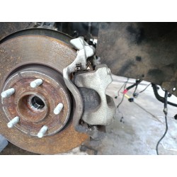 Recambio de pinza freno delantera derecha para ford puma (j2k, cf7) 1.0 ecoboost referencia OEM IAM 2413304  