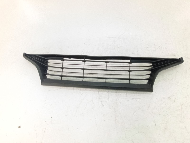 Recambio de rejilla delantera para toyota yaris (_p21_, _pa1_, _ph1_) 1.5 hybrid (mxph10) referencia OEM IAM 531120D810  