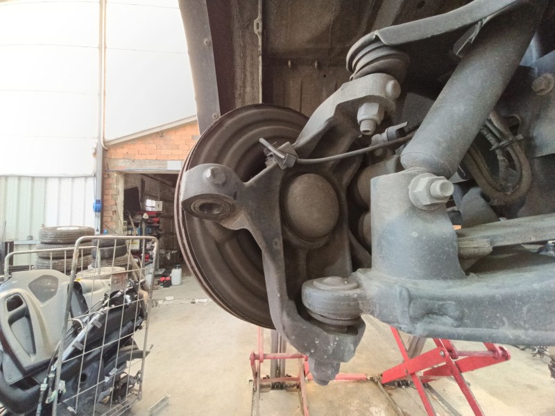 Recambio de mangueta delantera derecha para iveco daily vi furgoneta 33s16, 35s16, 35c16, 40c16, 50c16 referencia OEM IAM 580241
