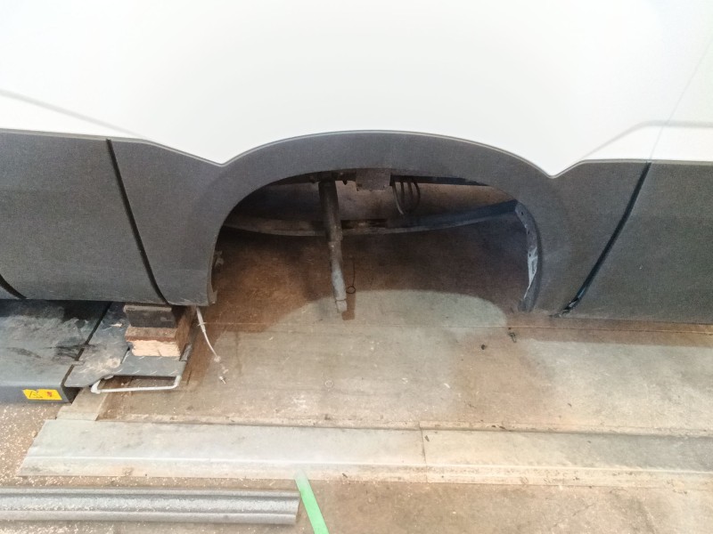 Recambio de aletin trasero izquierdo para iveco daily vi furgoneta 33s16, 35s16, 35c16, 40c16, 50c16 referencia OEM IAM   