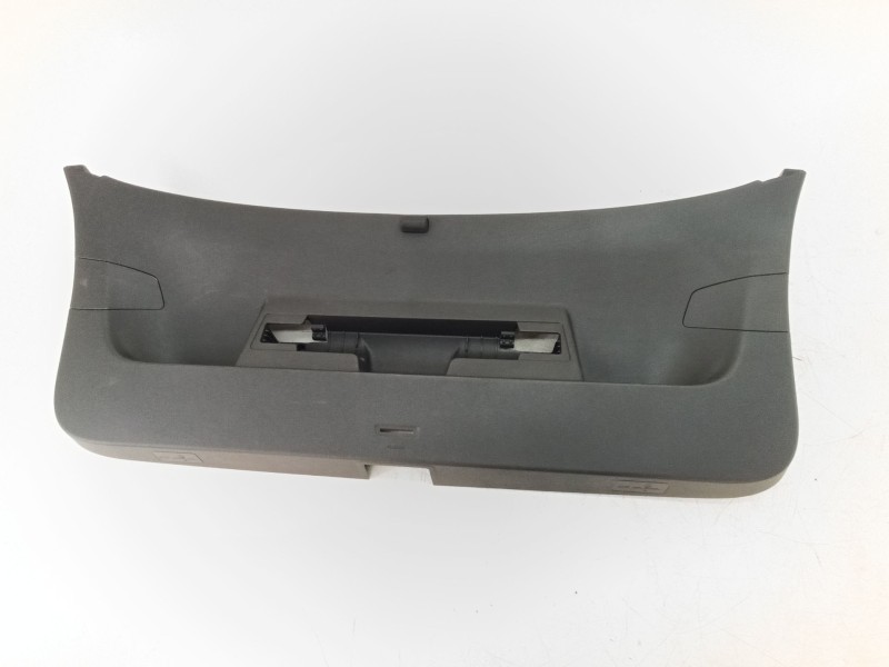 Recambio de guarnecido porton trasero para volkswagen golf viii (cd1, da1) 2.0 tdi referencia OEM IAM 5H6867601B  