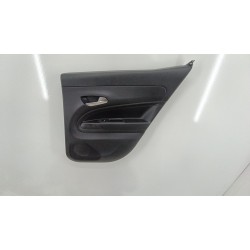 GUARNECIDO PUERTA TRASERA DERECHA 735770935 