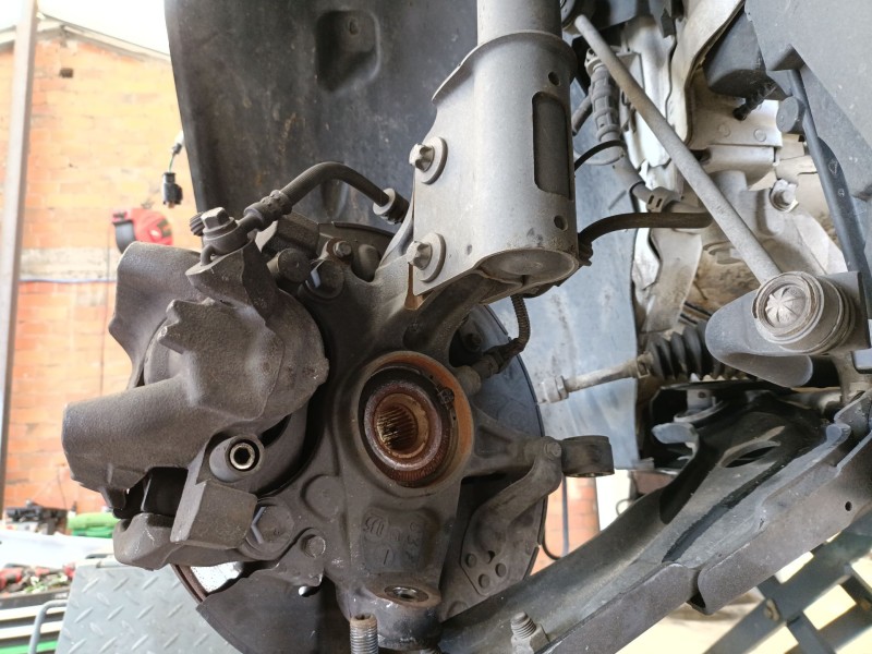 Recambio de mangueta delantera derecha para peugeot rifter 1.5 bluehdi 100 referencia OEM IAM 1647857080  