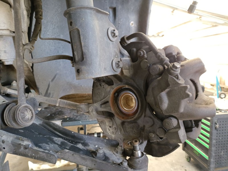 Recambio de mangueta delantera izquierda para peugeot rifter 1.5 bluehdi 100 referencia OEM IAM 1647857480  