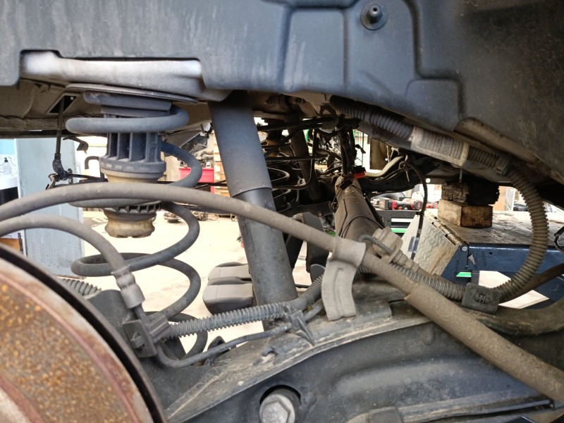 Recambio de amortiguador trasero derecho para peugeot rifter 1.5 bluehdi 100 referencia OEM IAM 9826243180  