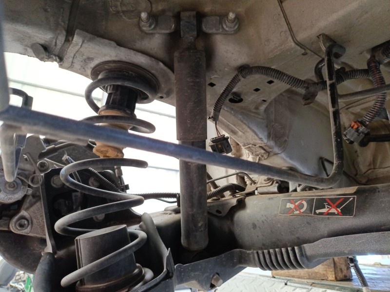Recambio de amortiguador trasero izquierdo para peugeot rifter 1.5 bluehdi 100 referencia OEM IAM 9826243180  