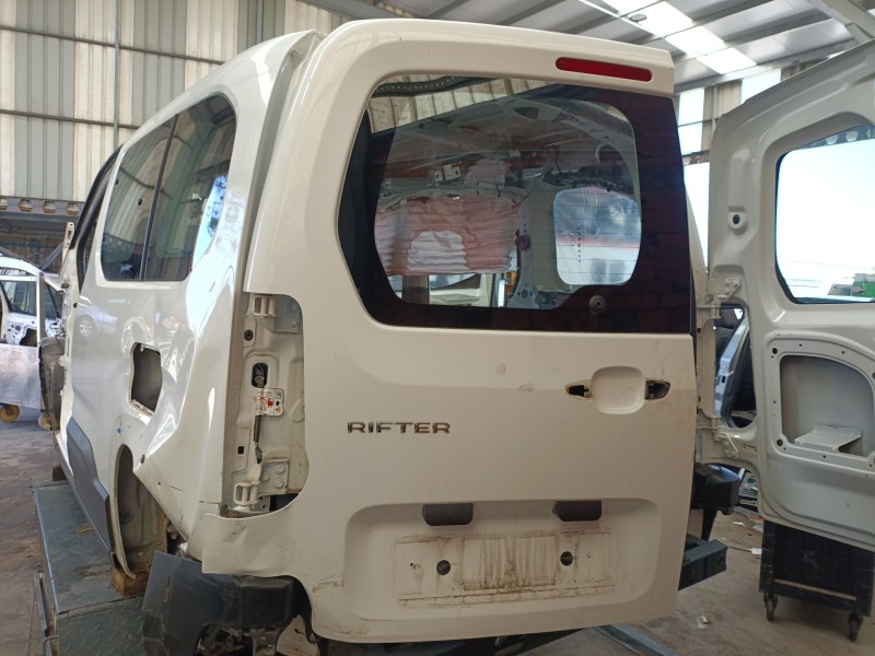 Recambio de porton trasero izquierdo para peugeot rifter 1.5 bluehdi 100 referencia OEM IAM   