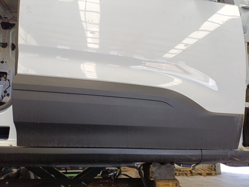 Recambio de moldura puerta delantera derecha para peugeot rifter 1.5 bluehdi 100 referencia OEM IAM 98176959XT  