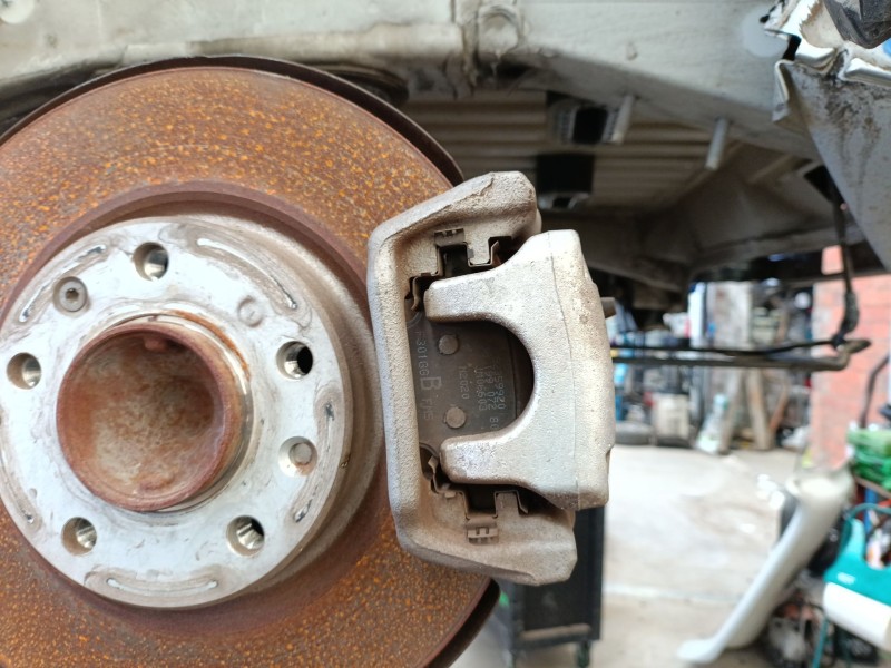 Recambio de pinza freno trasera izquierda para peugeot rifter 1.5 bluehdi 100 referencia OEM IAM 1635254780  