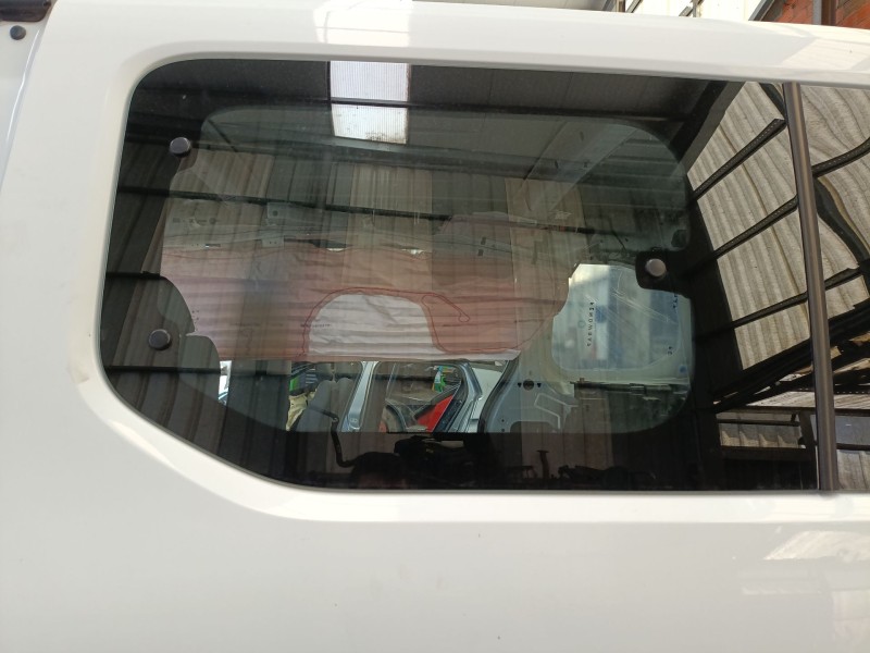 Recambio de luna custodia trasera izquierda para peugeot rifter 1.5 bluehdi 100 referencia OEM IAM 9817594280  