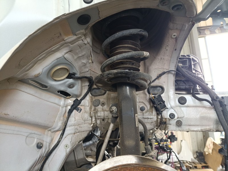 Recambio de amortiguador delantero derecho para bmw 2 active tourer (u06) 218d referencia OEM IAM 31306891092  