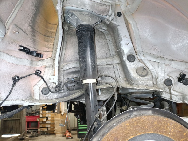 Recambio de amortiguador trasero derecho para bmw 2 active tourer (u06) 218d referencia OEM IAM 33506891093  
