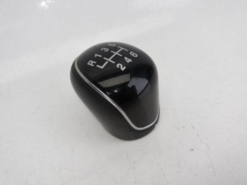 Recambio de pomo palanca cambio para ford focus iii 1.5 tdci referencia OEM IAM H1FR7217AKA  