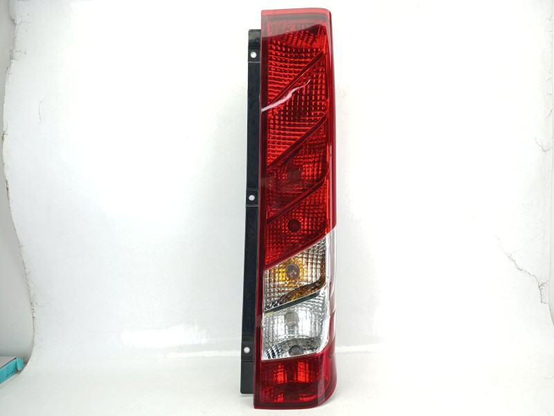 Recambio de piloto trasero derecho para iveco daily vi caja/chasis 33s15, 35s15, 35c15 referencia OEM IAM 5801523221  