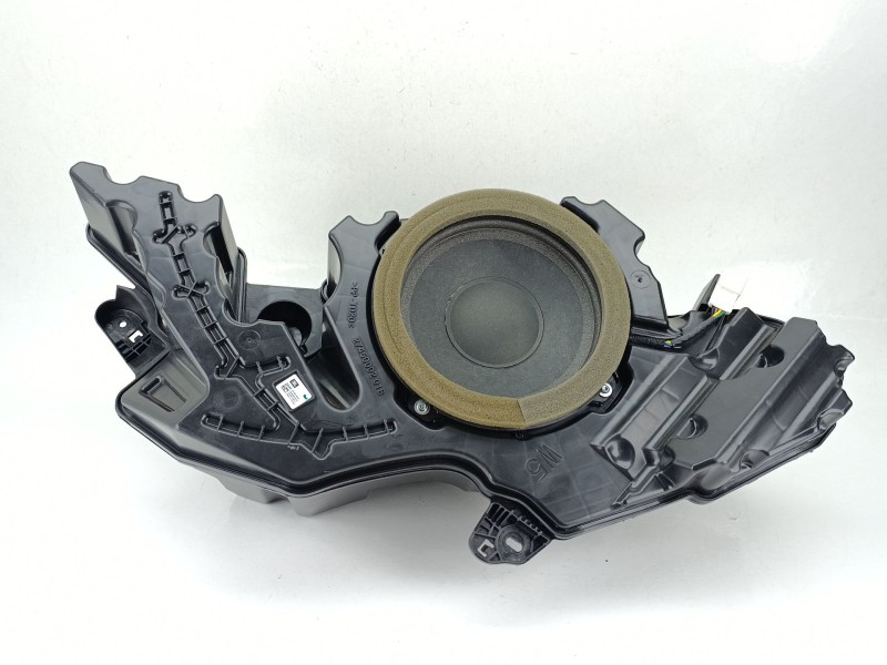 Recambio de subwoofer para toyota c-hr (_x1_) 1.8 hybrid (zyx10_, zyx11_) referencia OEM IAM 2745000201B  