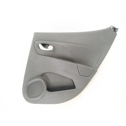 GUARNECIDO PUERTA TRASERA DERECHA 829A06716R 
