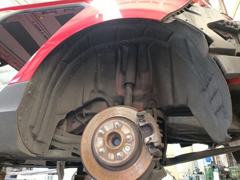 Recambio de paso rueda trasero izquierdo para volvo v40 hatchback (525) d2 referencia OEM IAM   