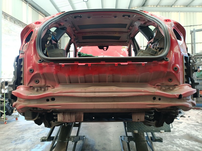 Recambio de refuerzo paragolpes trasero para volvo v40 hatchback (525) d2 referencia OEM IAM   
