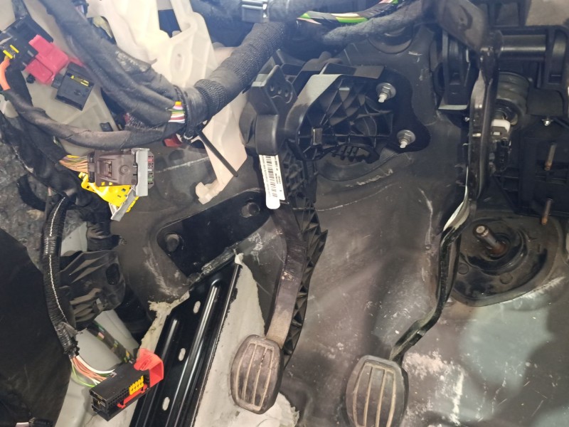 Recambio de pedal embrague para peugeot partner furgoneta/monovolumen (k9) 1.5 bluehdi 100 referencia OEM IAM 9820886180  