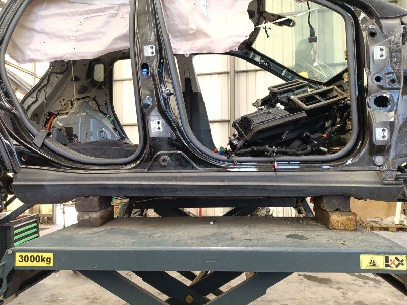 Recambio de faldon lateral para jeep compass (mp, m6, mv, m7) 1.3 referencia OEM IAM 60946863  