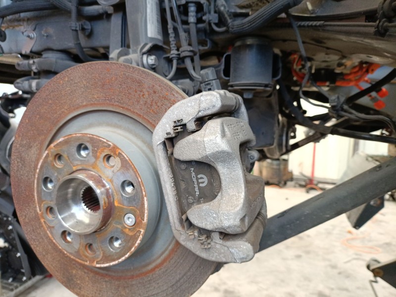 Recambio de pinza freno trasera derecha para jeep compass (mp, m6, mv, m7) 1.3 referencia OEM IAM 0000052163470  