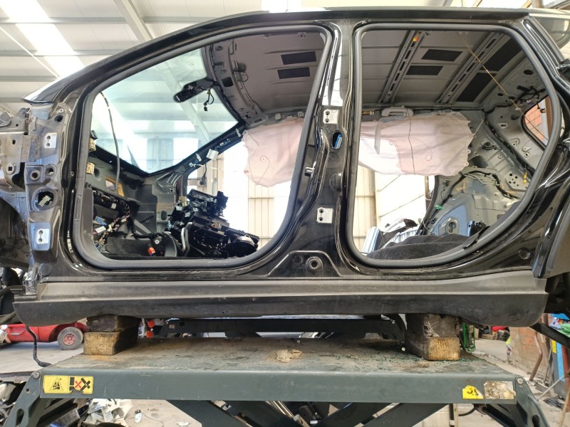Recambio de faldon lateral para jeep compass (mp, m6, mv, m7) 1.3 referencia OEM IAM 60946862  