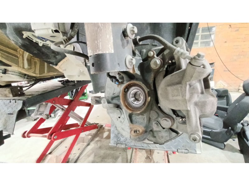 Recambio de mangueta delantera izquierda para peugeot rifter 1.5 bluehdi 130 referencia OEM IAM 1647857480  