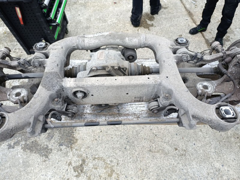 Recambio de puente trasero para bmw 5 touring (f11) 535 d referencia OEM IAM 33316799103  