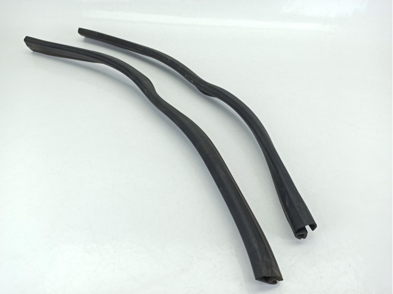 Recambio de embellecedor para mercedes-benz clase c (w204) c 200 cdi (204.007, 204.006) referencia OEM IAM A2046280198  