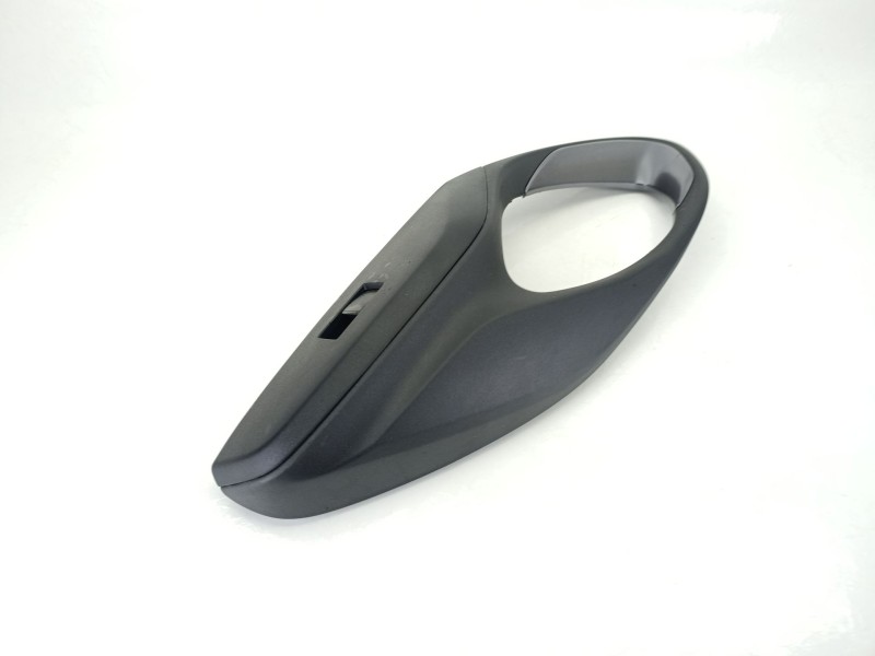 Recambio de moldura para toyota yaris (_p21_, _pa1_, _ph1_) 1.5 hybrid (mxph10) referencia OEM IAM 67655K0050  
