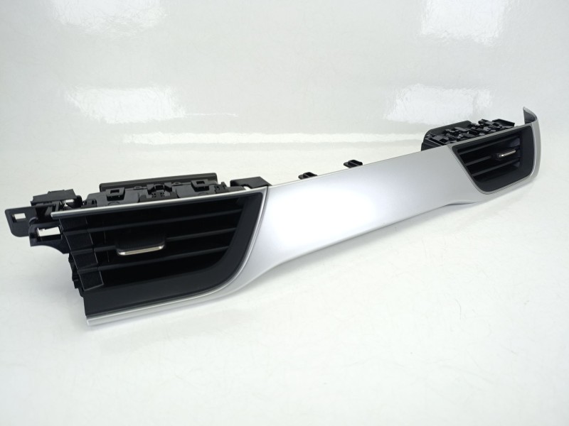 Recambio de rejilla aireadora para renault captur ii (hf_) tce 90 (hfm6) referencia OEM IAM 687605844R  