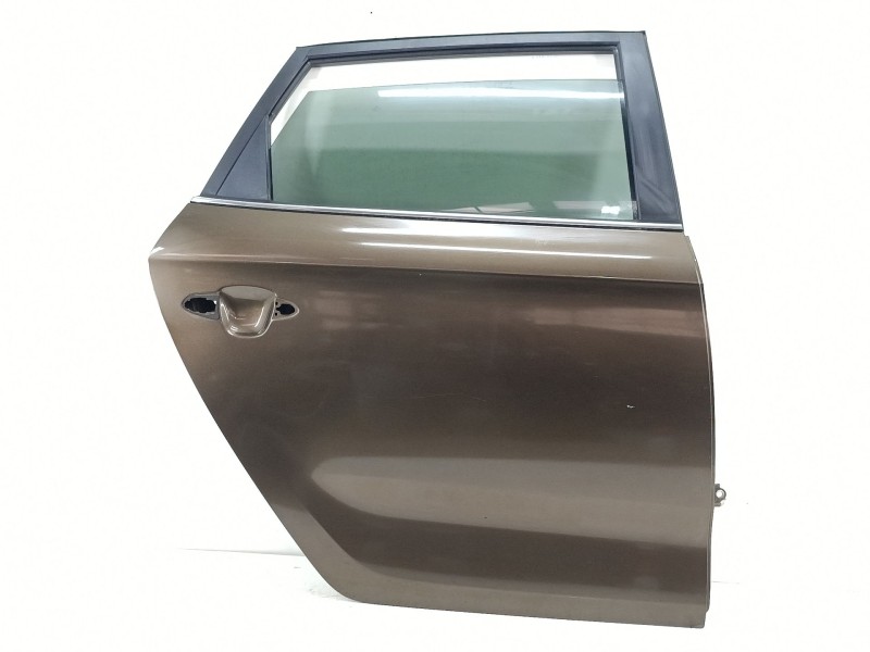 Recambio de puerta trasera derecha para kia carens iv 1.7 crdi referencia OEM IAM 77004A4000  
