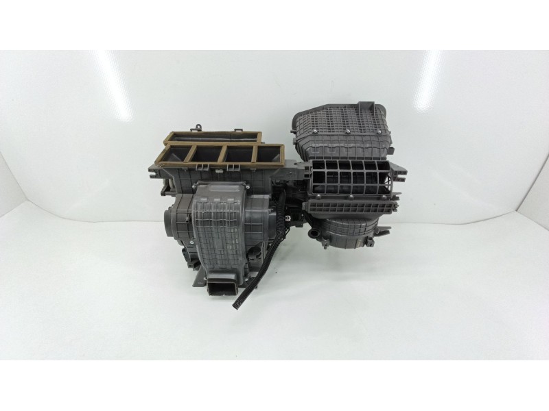 Recambio de calefaccion entera normal para kia carens iv 1.7 crdi referencia OEM IAM 97205A4100  