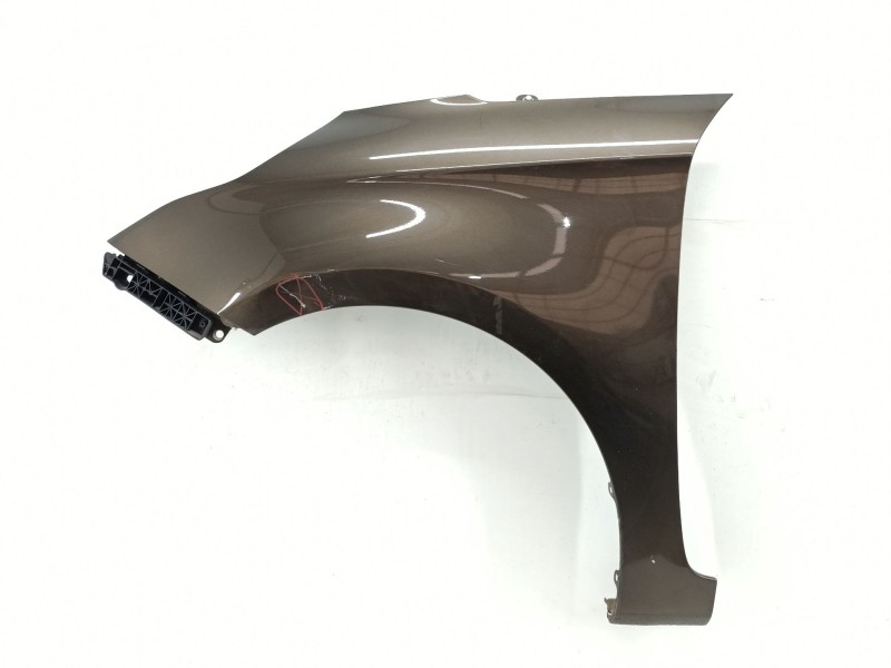 Recambio de aleta delantera izquierda para kia carens iv 1.7 crdi referencia OEM IAM 66311A4000  