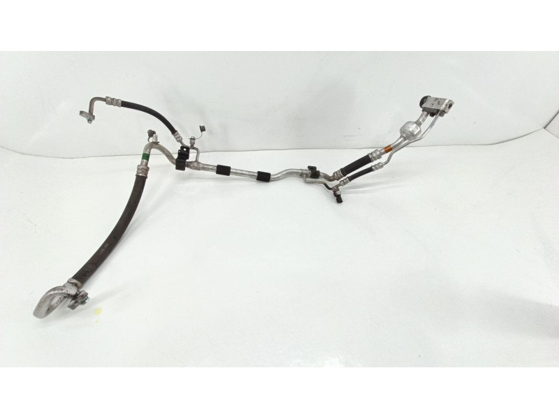 Recambio de tubos aire acondicionado para kia carens iv 1.7 crdi referencia OEM IAM 97775A4560  