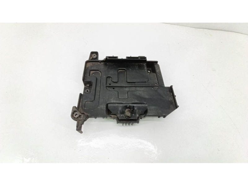 Recambio de soporte bateria para kia carens iv 1.7 crdi referencia OEM IAM 37150A4100  