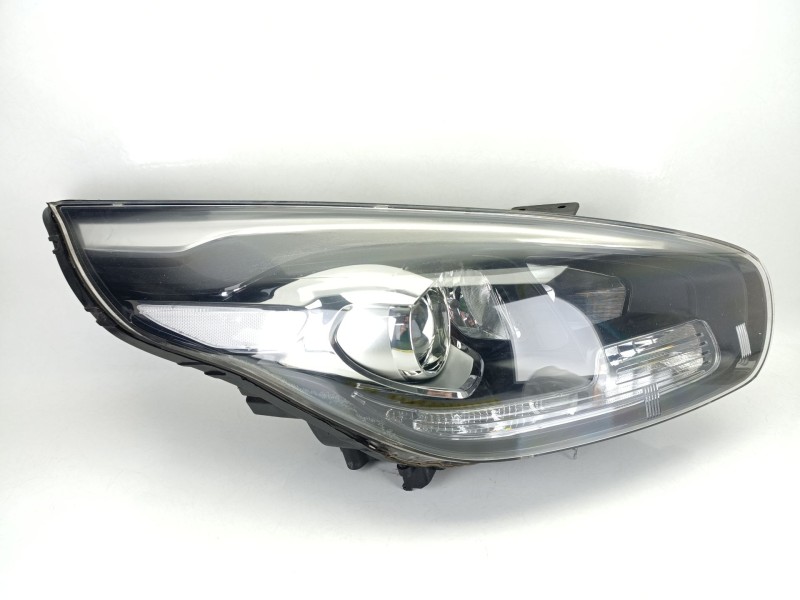 Recambio de faro derecho para kia carens iv 1.7 crdi referencia OEM IAM 92102A4180  