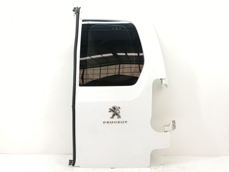Recambio de porton trasero derecho para peugeot rifter 1.5 bluehdi 100 referencia OEM IAM 9820436680  